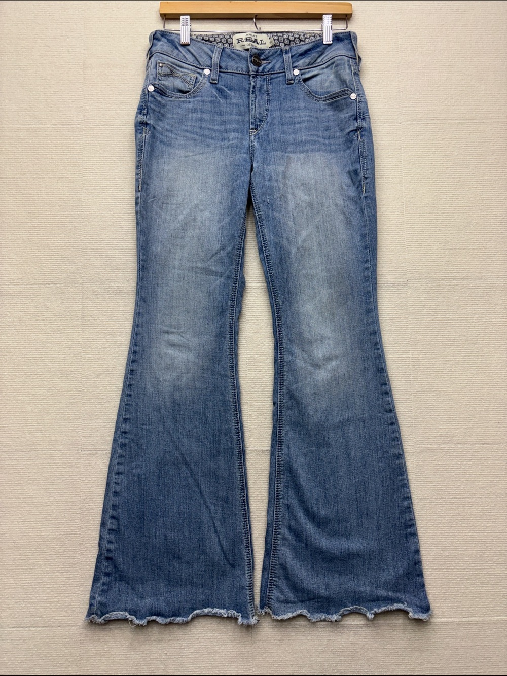 ARIAT | 28R 28 R Colorado real Regina Women's Light Blue Flared Denim Jeans